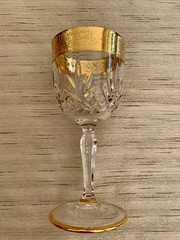 Stunning Set of 6 Vintage Crystal Wine Glasses 7″ Tall Gold Trim