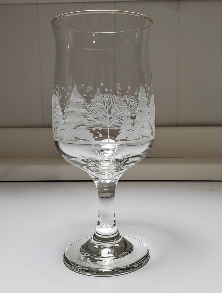 Beautiful Set of 7 VTG Gold-Trim Etched Frosted Christmas Wine Goblets – Gift!