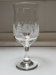 Beautiful Set of 7 VTG Gold-Trim Etched Frosted Christmas Wine Goblets – Gift!