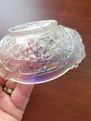 Pretty White US Glass Carnival Glass Palm Beach Berry Bowl Gooseberry Interior