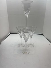Hand Cut Crystal V Shaped Wine Glass 7 3/4″ Tall Made In Hungary Set of 4