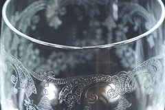 4 CASCADE Pattern Wine Glasses 5 7/8″ Etched Floral Wreathes By Import Assoc