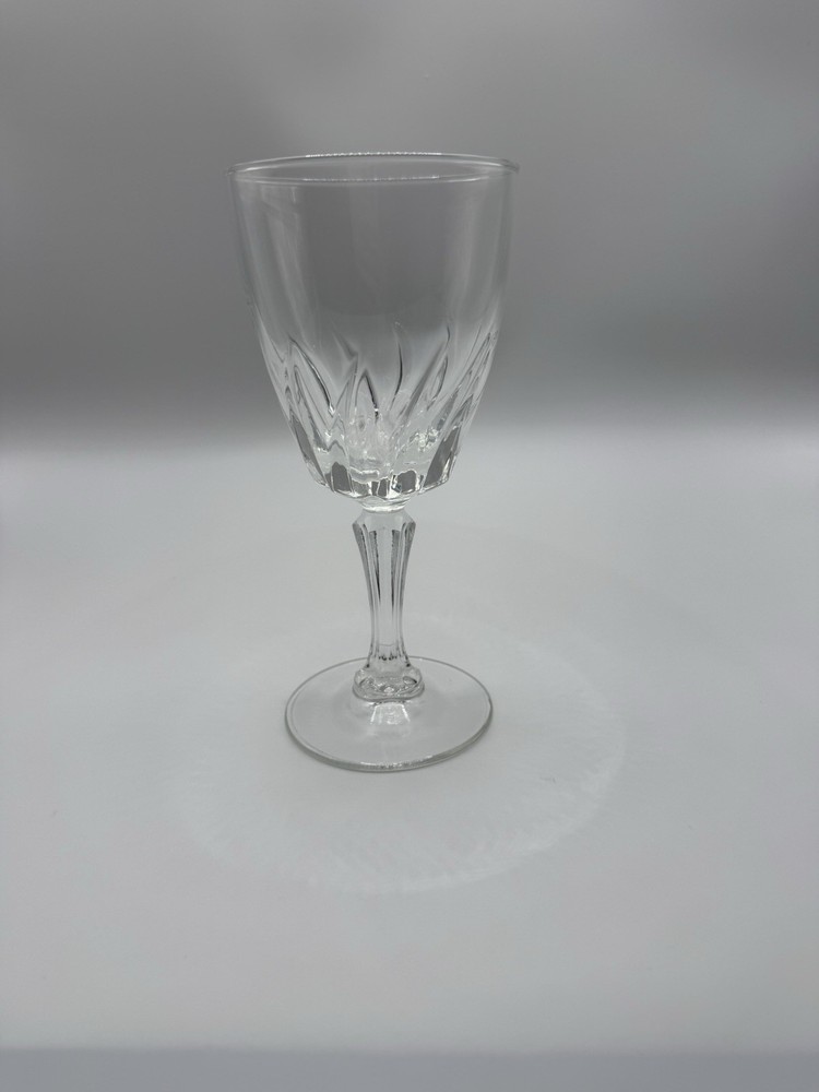 Cristal D’Arques Durand Wine Glasses «Flamenco» 6 in