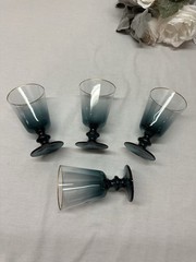 Gorgeous Vintage Set Of 4 Gold Rimmed Clear To Teal Goblet 8 Ounce 5” Tall