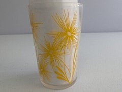 Swanky Swigs Juice Glass Tumbler 3.5″ Yellow Flowers MCM 50’s Kitsch Cottagecore