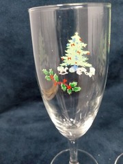 Tienshan Holiday Hostess 7 3/4″ Champagne Flutes (8)