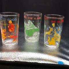 Vintage 1971 Archies Having a Jam Session, Gang for a Ride, Hot Dog School Glass