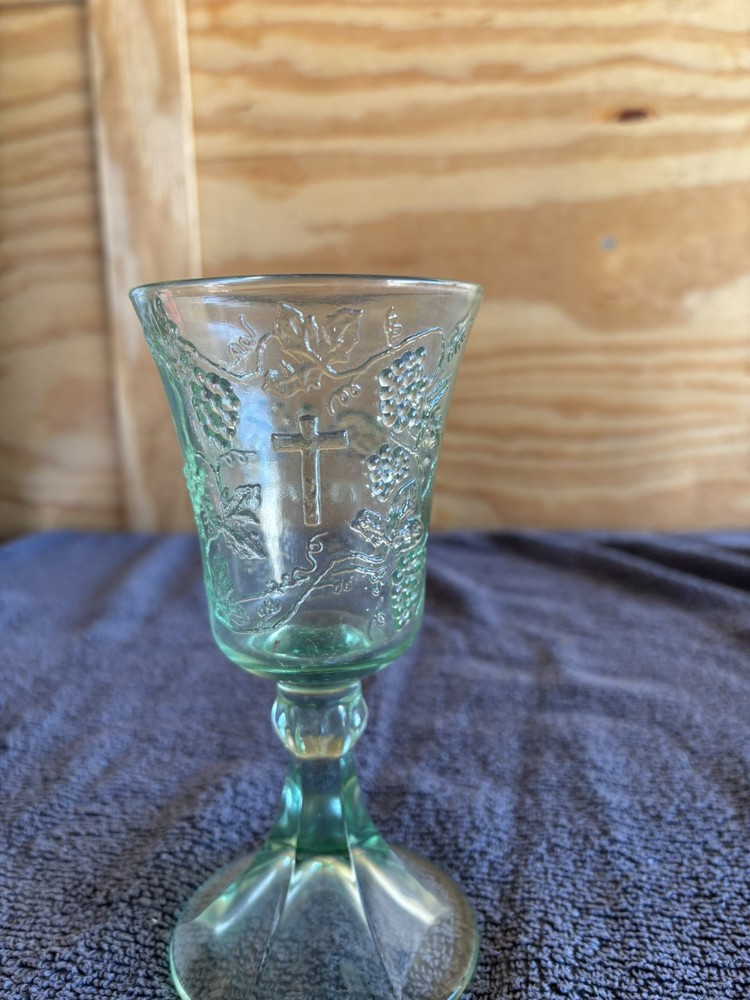 Vintage Green Tiara Exclusives «Last Supper» 7″ Goblet by Indiana Glass