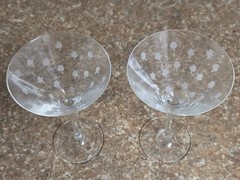 Set of 2 Vintage Cocktail Martini Crystal Glasses w Etched 4 Leaf Clovers 7″