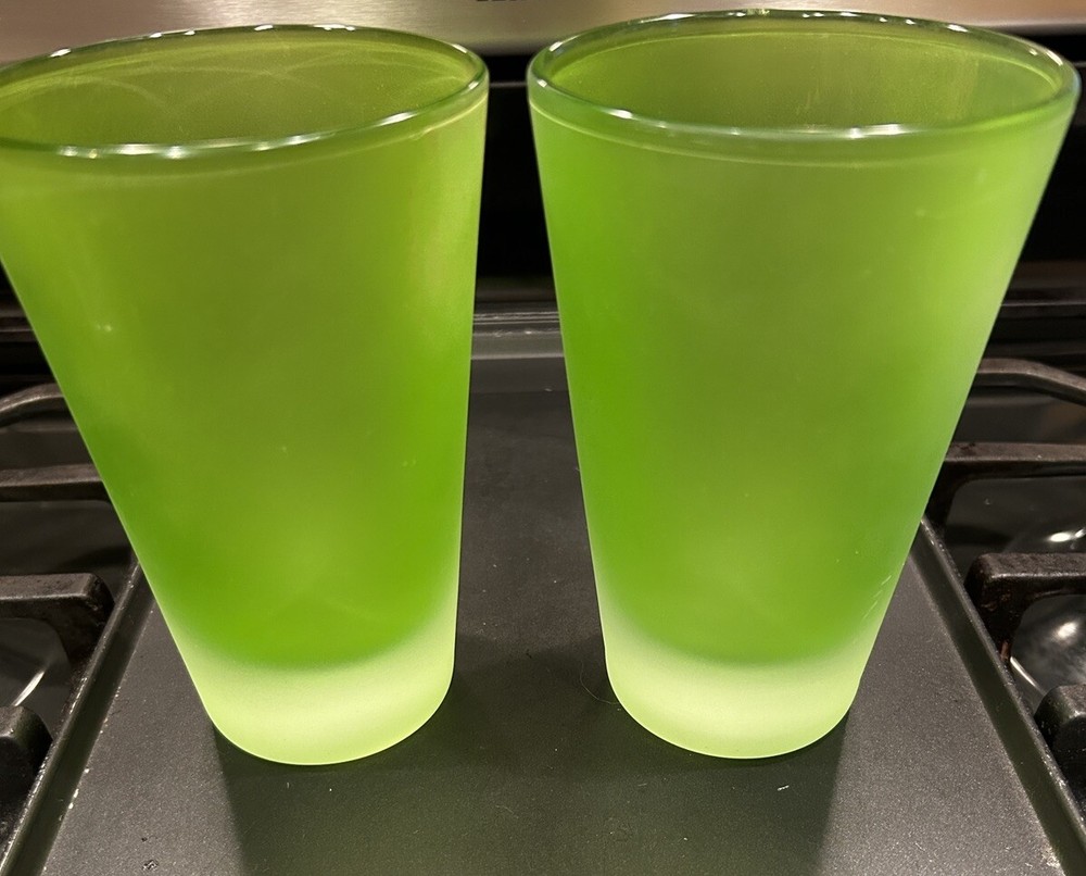VTG 2 Handmade Frosted Tall Drinking Glasses /Gobelets Lime Green/ Rare!
