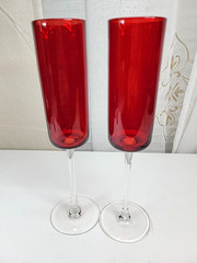 2 VTG -Ruby Red Glass Champagne Glasses/Flutes Clear Glass Stem 10.25″ Tall