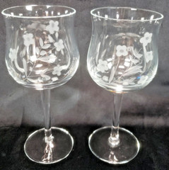 2 Romanian Etched Floral Crystal 8 Oz Wine Glasses tulip shaped stemware