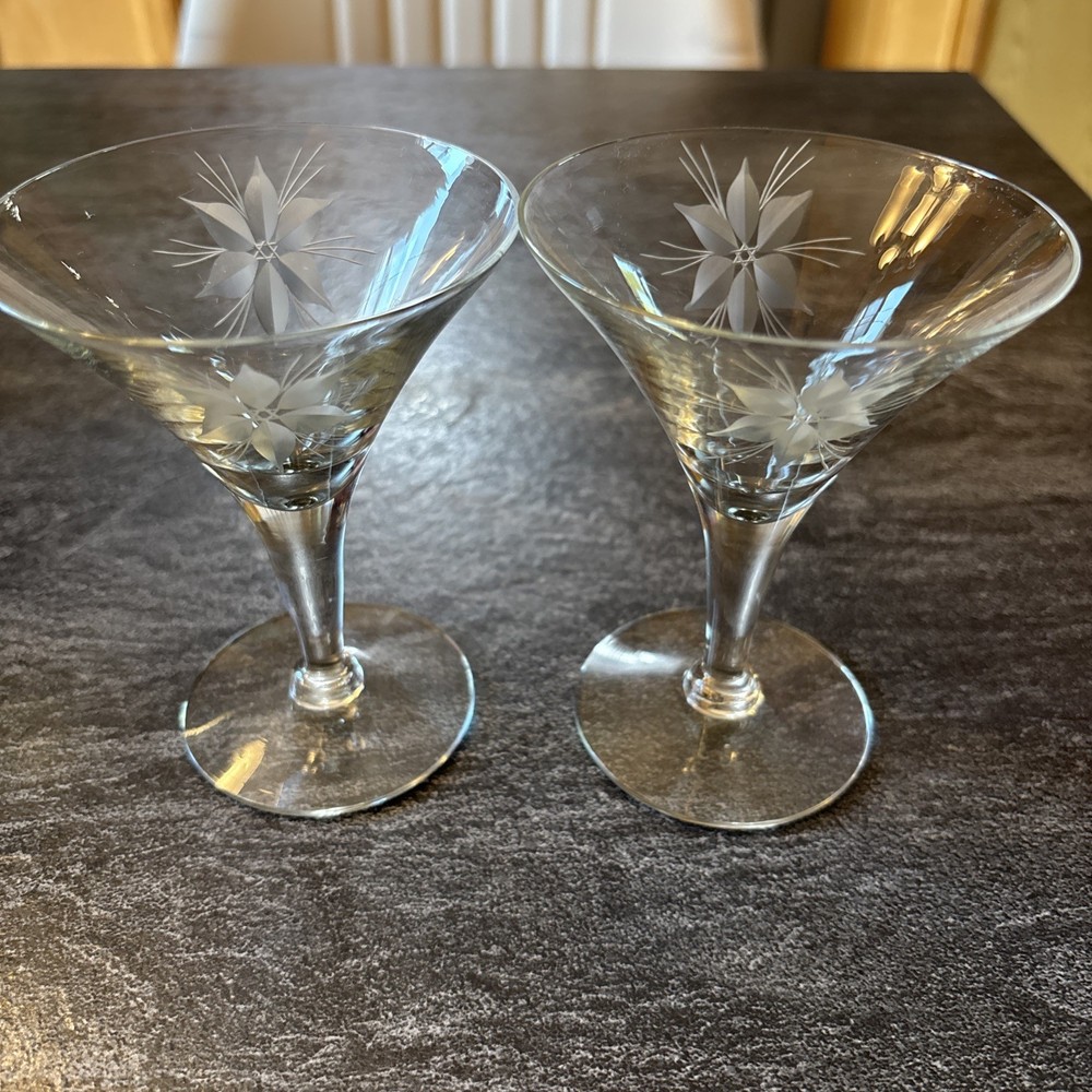 Set of 2 VINTAGE Pinwheel Flower Star Of David Pistil Hand Cut Cordial Glasses