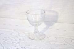 CLEAR GLASS RIBBED STEM BASE OF BOWL 3 1/2″h Round Liquor Cordial Glasses Qty 11