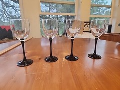 Set Of 4 Vtg. LUMINARC Black Stem Wine Glasses Made In France 7 3/4″ Tall