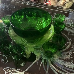 Green Glass Twelve-Piece Glass Punch Bowl Set with Cups and Plate