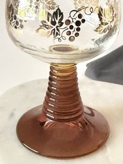 Vintage Amber Beehive Stem Wine Glasses Pair Gold Grapevine Römer Style 4.25″