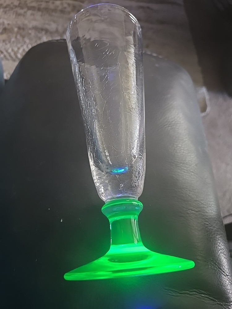 1 Glow GREEN Base Uranium Handblown 8.5″ X 3″ Pilsner Crackle Glass. NO chips