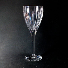 STUART CRYSTAL WARWICK GOLD CLARET WINE GLASS, Cut Crystal, 8 1/4″, 8Oz, ENGLAND