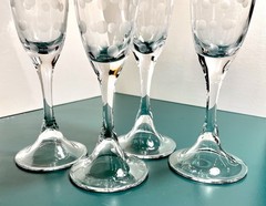 4 excellent Thomas O’brien 8.5”Champagne Flutes Dotted Pattern trumpet footing