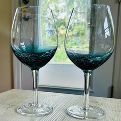 Pier 1 Teal Blue Crackle Red Wine Glasses Hand Blown 18oz 8.75” Set of 2 HTF EXC