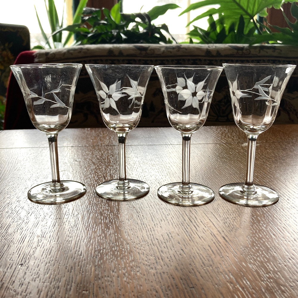 Cordial Liqueur Stems Set of 4 Wheel Etched Floral 5″ Glass Ware Vintage Barware