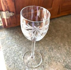 6 Toscany Crystal Wine Blown Glass Etched Ribbon Swag Flowers Romania TOY8, 6 oz