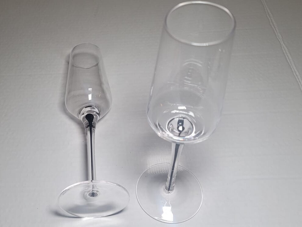 2 Orrefors Crystal Sweden Black9.25″W x 2.5″H» Metropol Black Champagne Flute