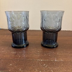 Vtg 1970’s Libbey 8 oz Daisy Flower Country Blue Embossed 5″ Tall Glass Set of 2