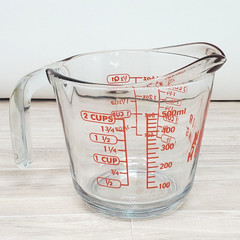 Anchor Hocking Measuring Cup 2 cups 16 Oz 1/2 Quart Open Handle Red Lettering