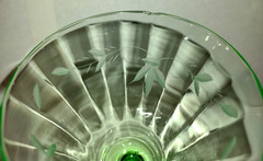 4 Uranium Green Glass Wine Champagne Glasses Etched Leaves Blacklight
