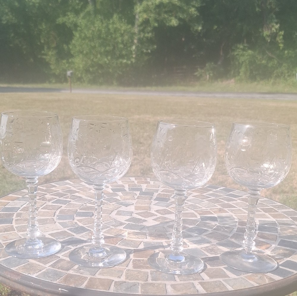 2 ROCK SHARPE KYBER Intaglio Cut Crystal 7 3/4″ Tall Wine Glasses