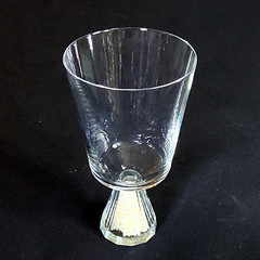 OLEG CASSINI PEARL ICED WINE GLASSES, Blown & Cut Crystal, 6 1/8″, 10 Oz, 2PCS