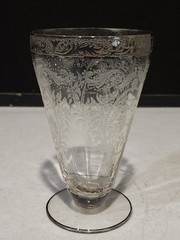 1- OLD ELEGANT FOOTED TUMBLER GLASS ETCHED APHRODITE AND CUPID SILVER TRIM