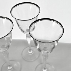 3 Oscar de la Renta Lafayette Silver Band Wine Glasses 8.2″ platinum band stem