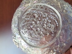 Pretty White US Glass Carnival Glass Palm Beach Berry Bowl Gooseberry Interior