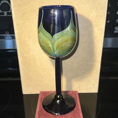 Steven Correia Pulled Feather Cobalt Blue Wine / Water Goblet Glass 8 3/4″H~MINT