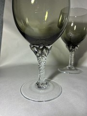 Set Of 4 Beautiful Sasaki Coronation Smokey Wine Glasses Clear Twisted Stem 10oz