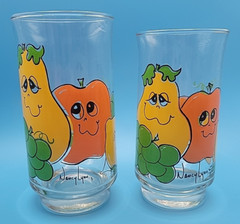 Set of 2 Vintage Anchor Hocking Nancy Lynn Anthropomorphic Smiling Fruit Glasses