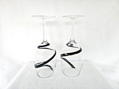 Pier 1 – Swirline BLACK – Water/Wine Goblets Glasses – 16 oz. – Set of 2 – EUC