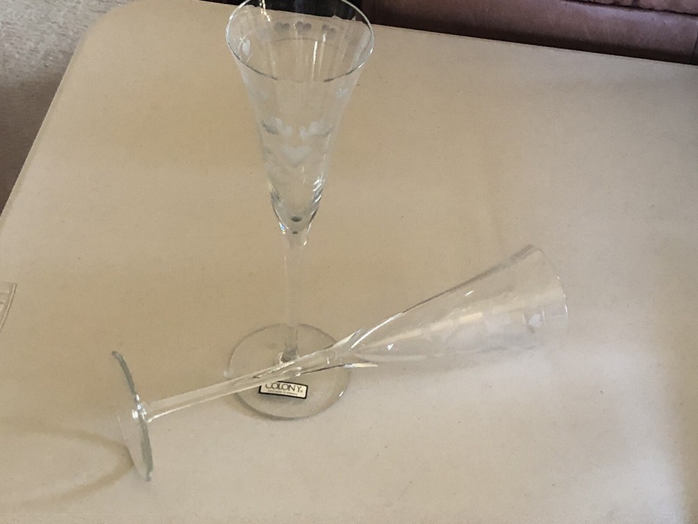 PAIR OF COLONY HAND MADE IN ROMANIA ETCHED CHAMPAGNE TOASTING FLUTES 11” HEARTS