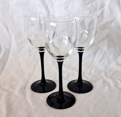 Luminarc France DOMINO Black Stem Wine Glasses 7.75″ Tall (Set of 3)
