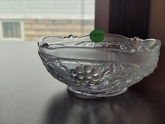 Pretty White US Glass Carnival Glass Palm Beach Berry Bowl Gooseberry Interior