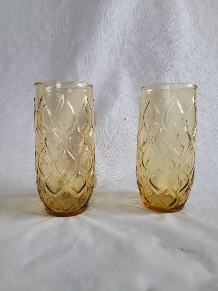 Set of 2 Amber Pressed Glass Leaf Pattern Textured Large Size 7″ Glass Excellent