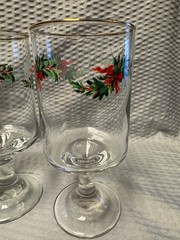 Vintage Set of 4 Christmas Holly & Ribbon Footed Wine Glasses Gold Rim 10oz