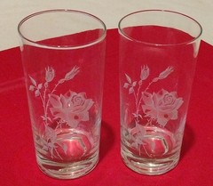 Pair of Vintage Federal Glass Royal Rose 5.5″ Tall Etched Drinking Glasses READ