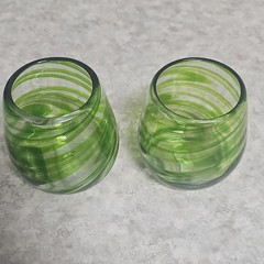 Unmarked Set of 2 Green/Clear Swirl Art Glass Rocks Glasses Mexico