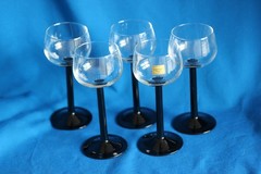 FIVE VINTAGE LUMINARC De RHIN TALL BLACK STEM COUPE WINE GLASSES W/ CLEAR BOWL