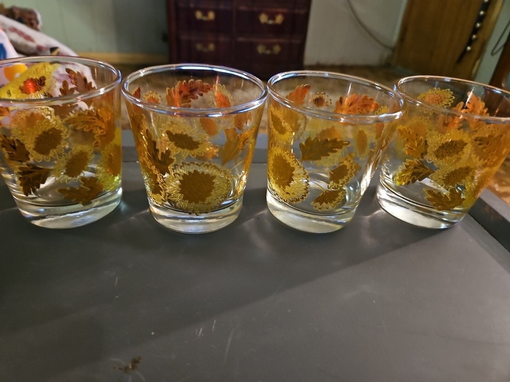 4 VTG BARLETT 22k GOLD CHRYSANTHEMUM 8 OZS whiskey or shot Glasses 3.5”x3”