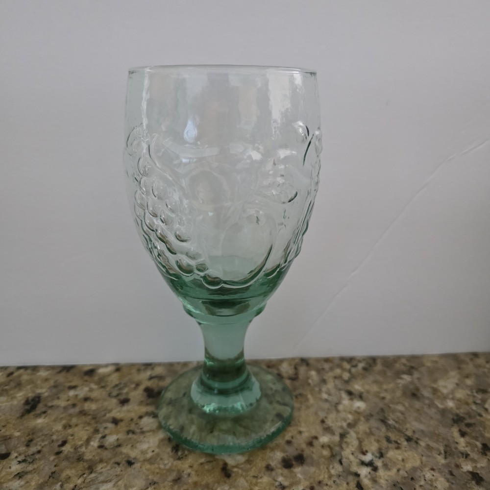 Libbey Orchard Fruit Pale Green Water Gobldt 7″tall
